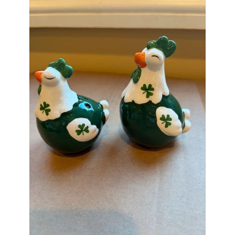 Royal Tara Murphys Hen House Salt & Pepper Shaker Set Ireland Shamrock Ceramic